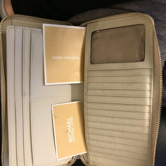 Michael Kors Purse and Wallet (Real) - Picture 4 of 8